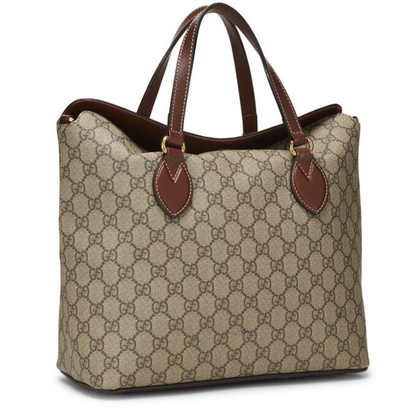 🌟Deal of the day🌟GUCCI
Original GG Supreme Canvas Linea Fold Over Bag - Picture 3 of 14